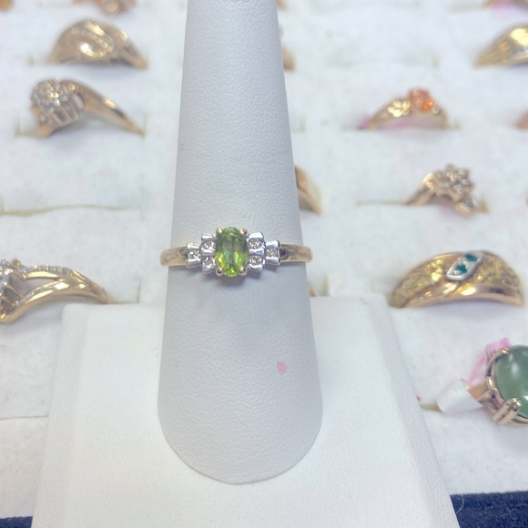 394726 10k yellow gold emerald ring